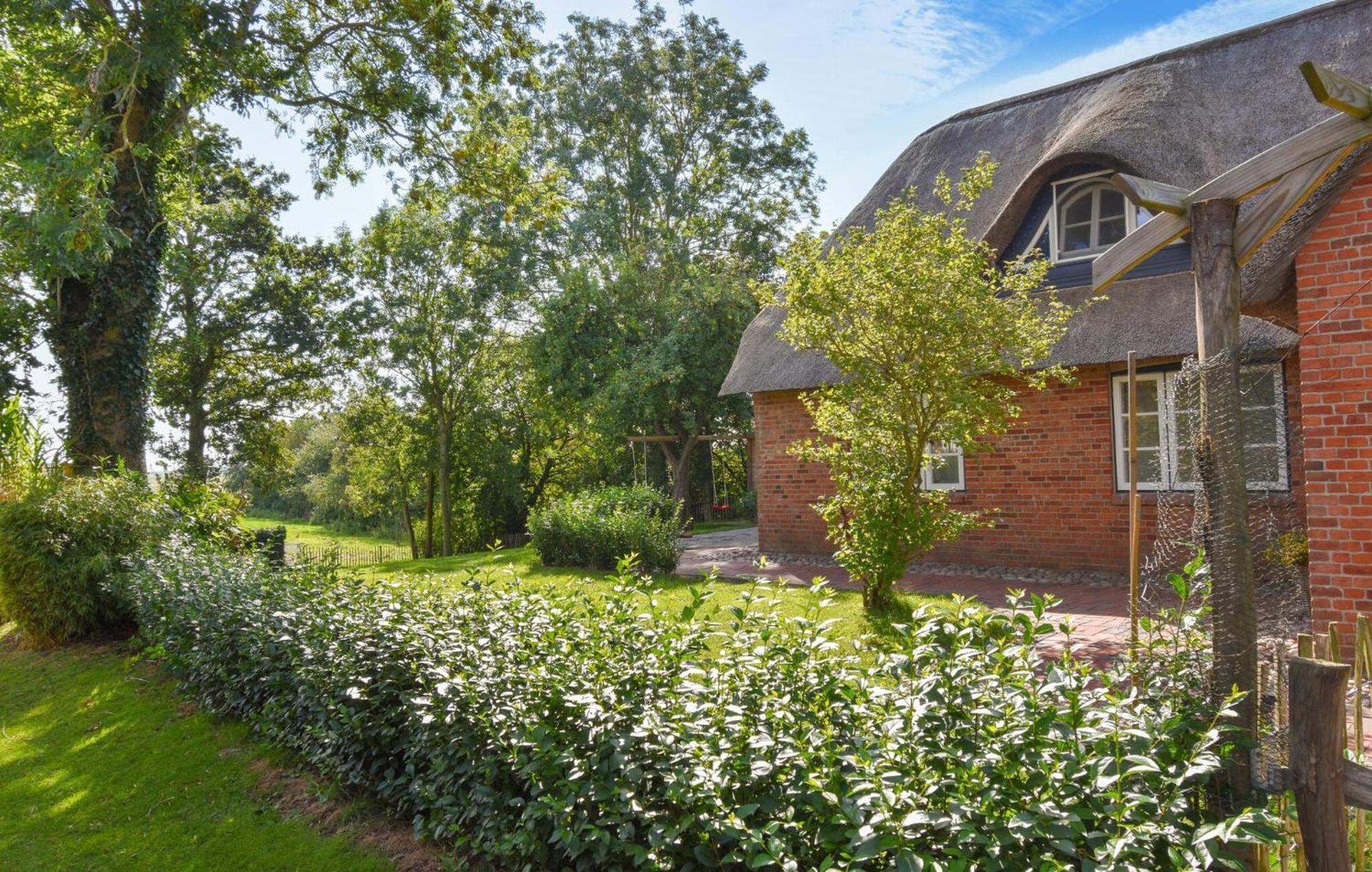 Gorgeous Home In Emmelsbuell-Horsbuell With Kitchen Exterior foto