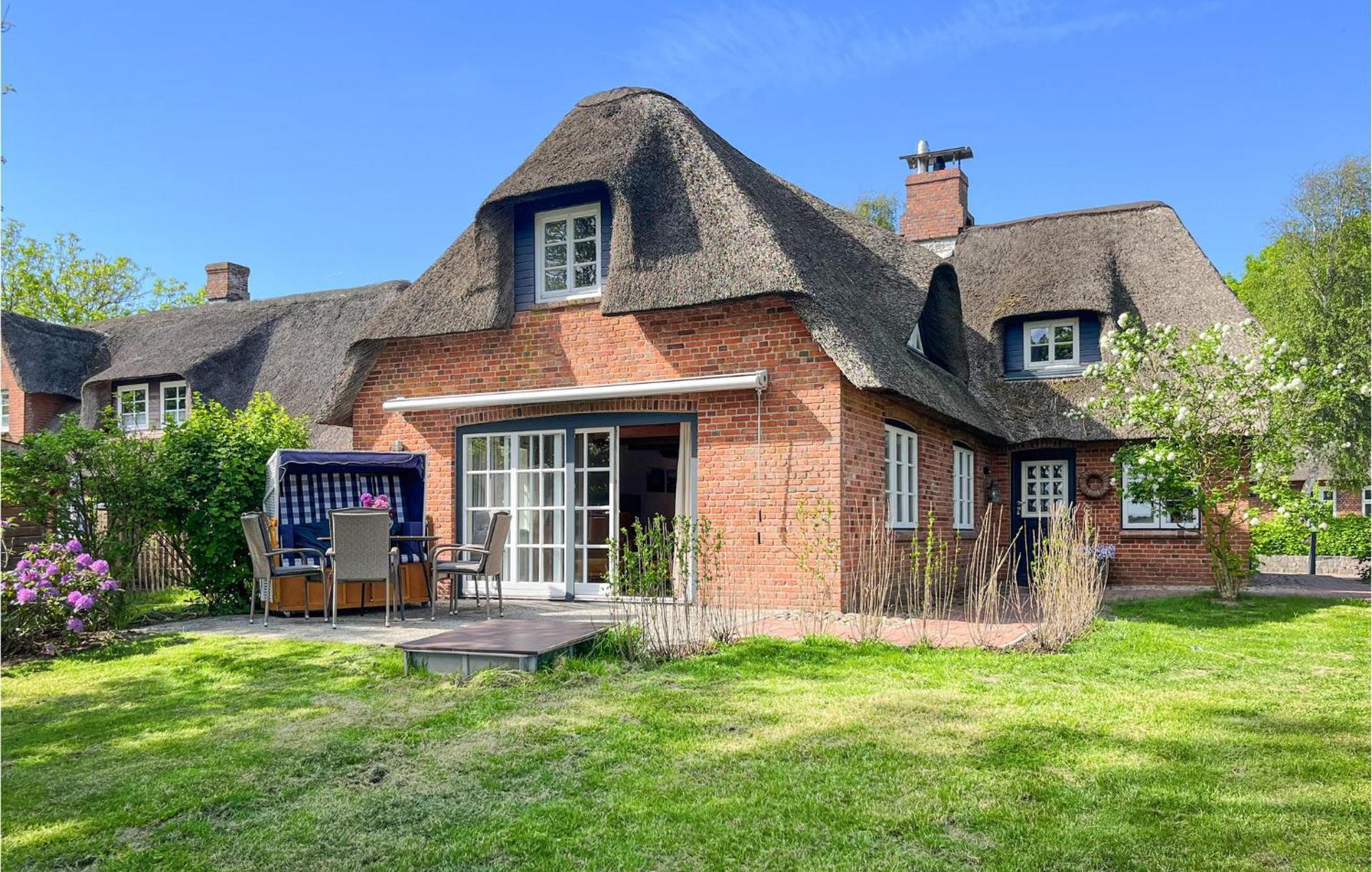 Gorgeous Home In Emmelsbuell-Horsbuell With Kitchen Exterior foto